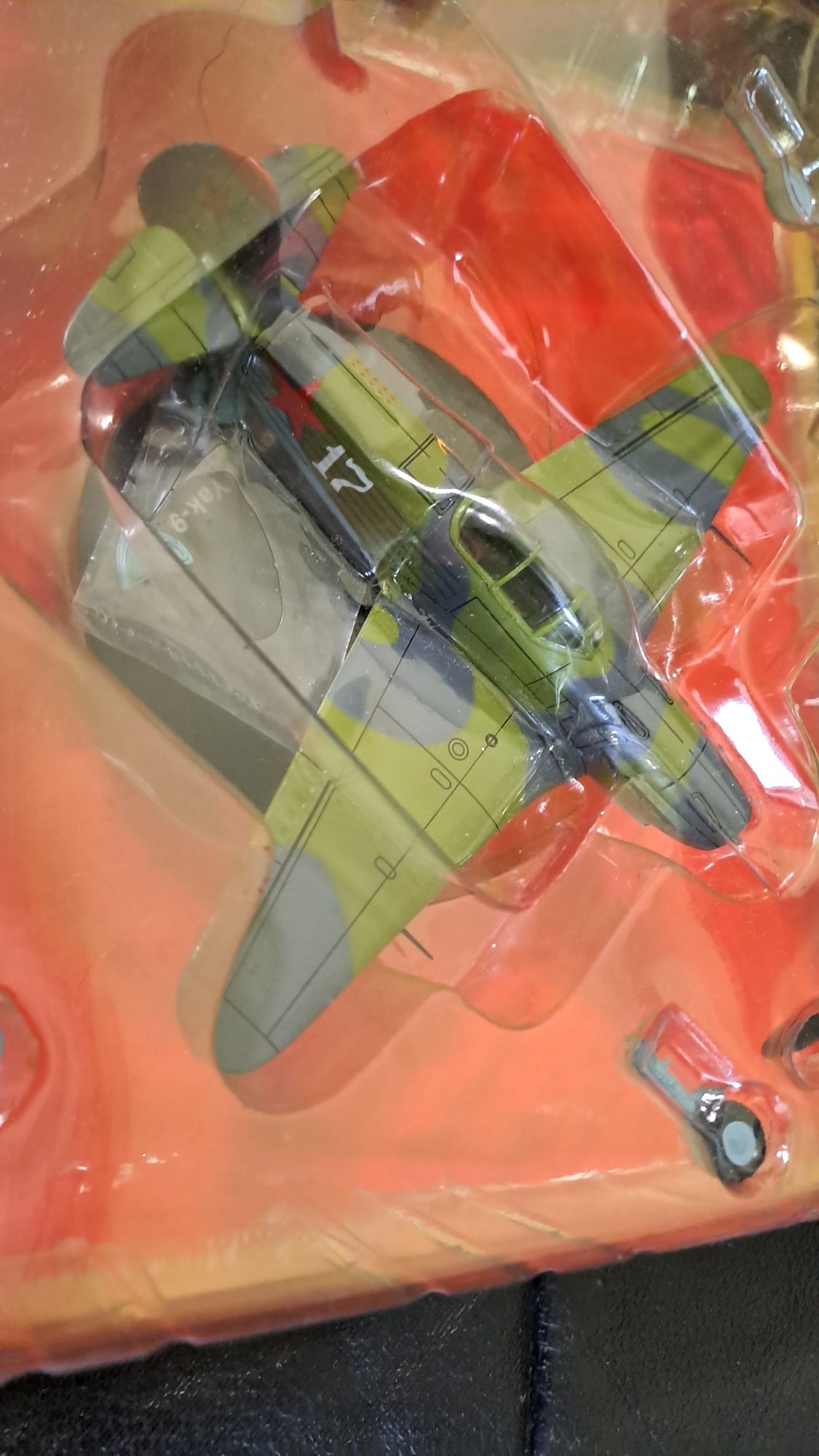 Метален макет самолет JAK-9