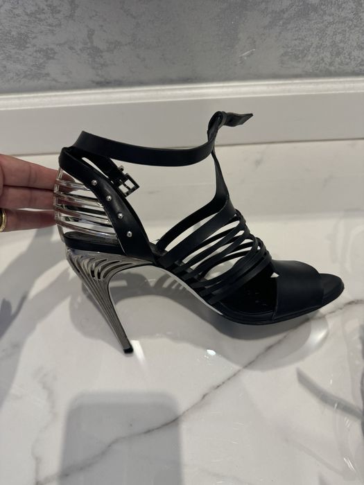 Sandale Fendi originale