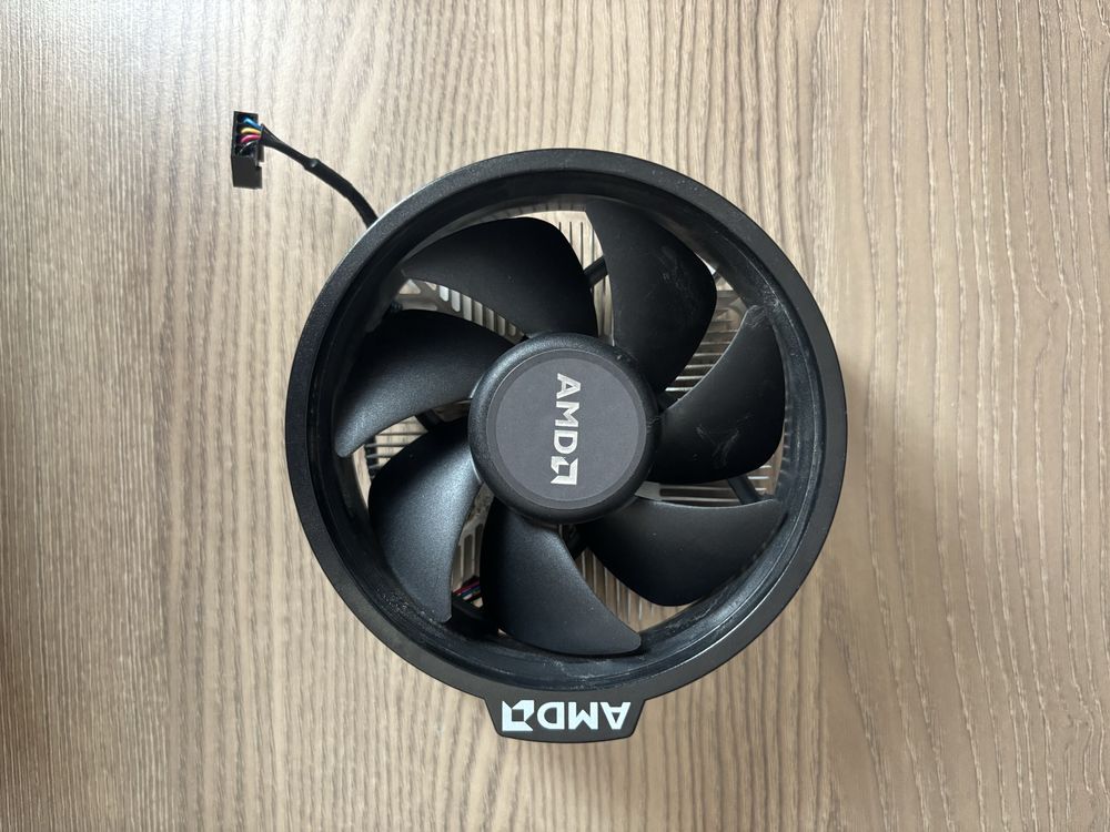 Процесор ryzen 3 3200g + охладител AMD Wraith cooler