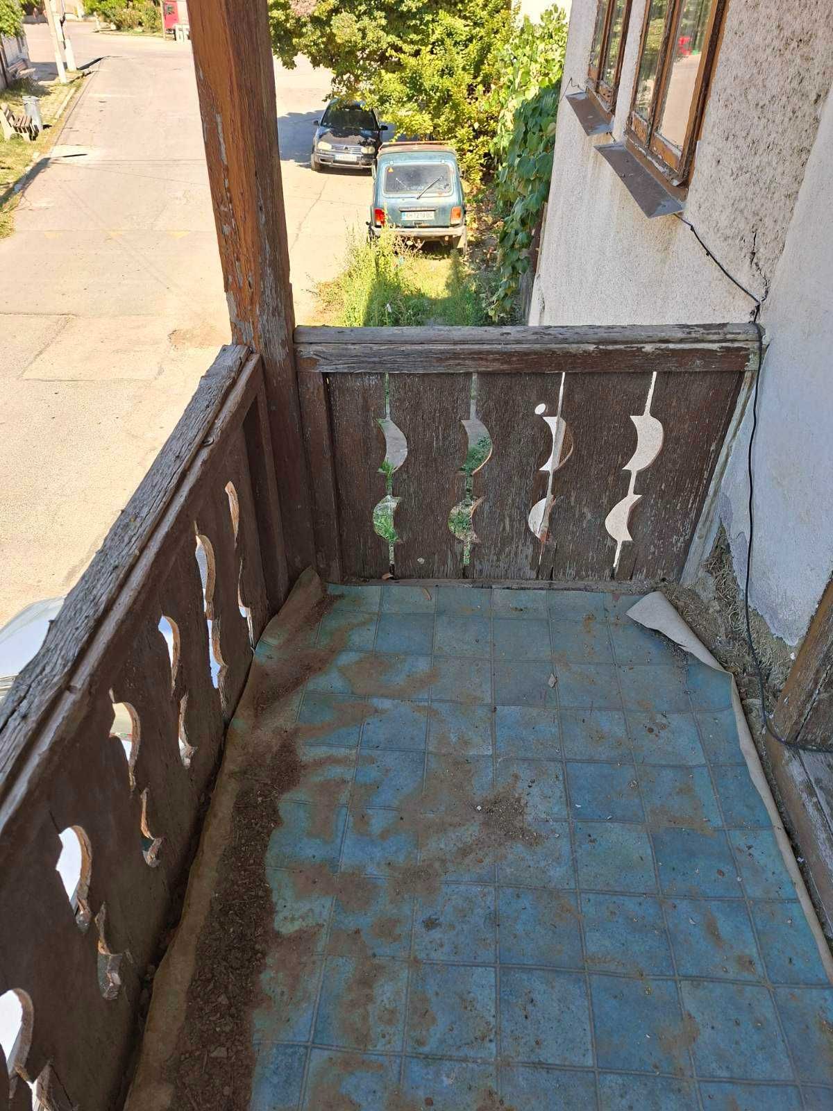 Продава къща в село Берсин.