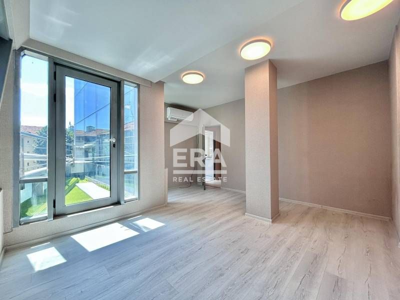 Дава се под наем Офис в София, Център - 171 кв.м за 2565 € - Снимка #1