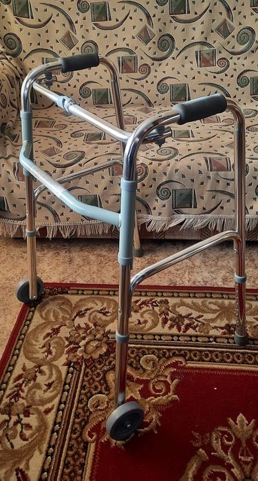 Ходунки для взрослых.