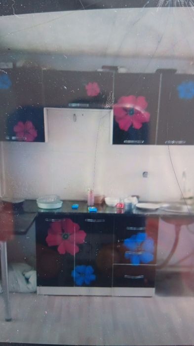 Продам кухонный гарнитур 80000 тенгее