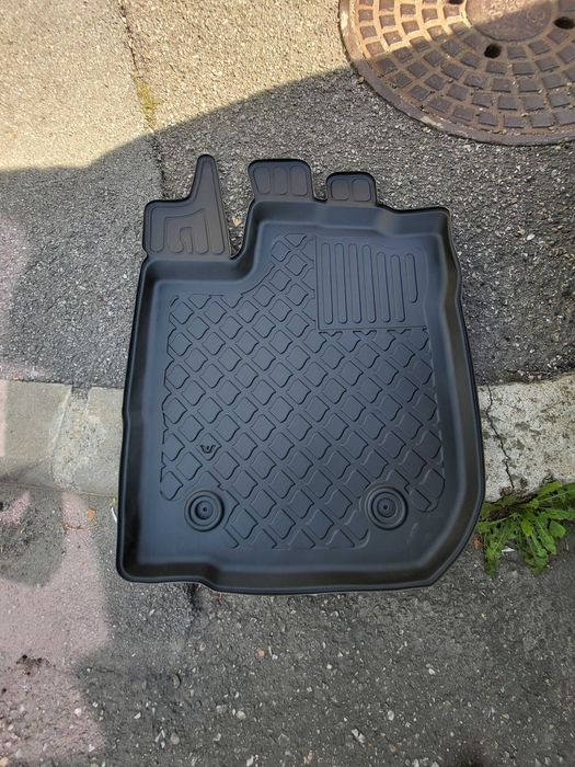 Vînd covorașe Logan