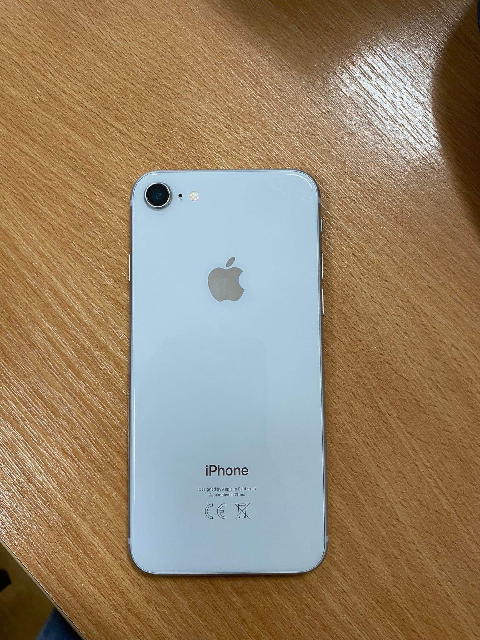 Продавам iPhone 8