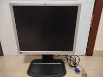 Монитор HP L1940T 19" инча LCD display за компютър + кабели