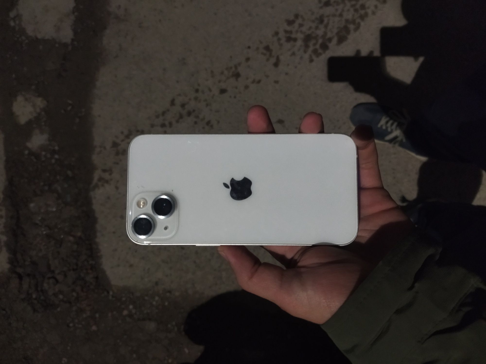 Iphone 13 128 gb  98 yomkst