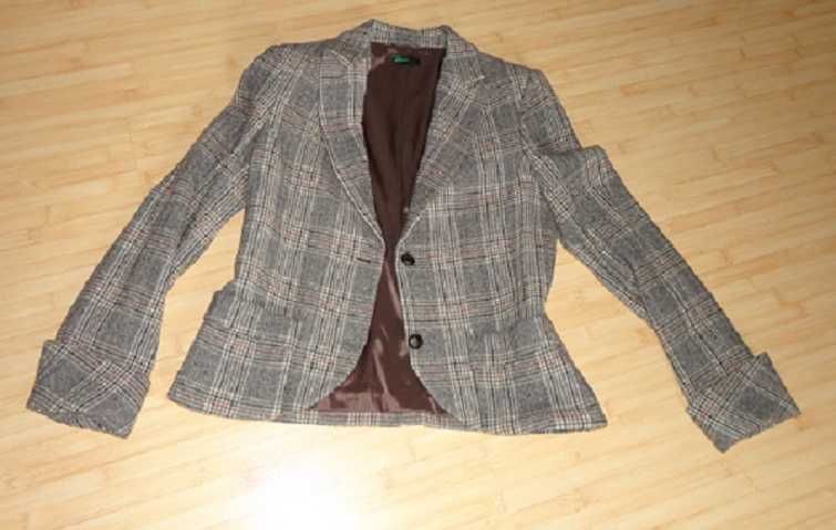 Sacou stil Beneton, marimea 44, material 70% lana pura