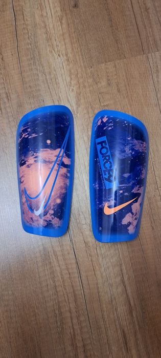 Футболни кори nike L размер