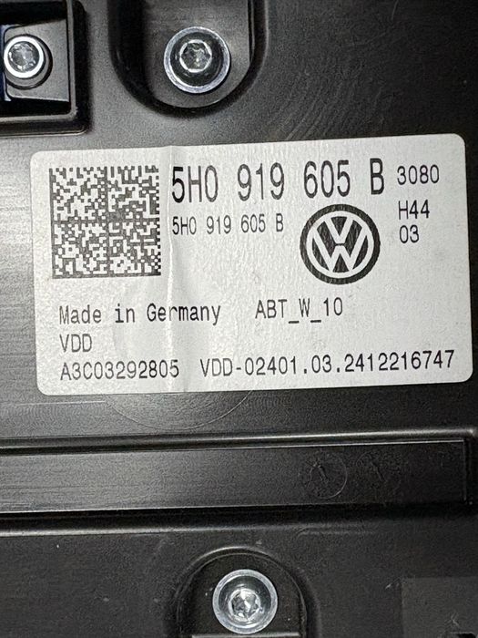 Vw Golf 8 2.0gti 245 кс 2024 година Монитор Дисплей