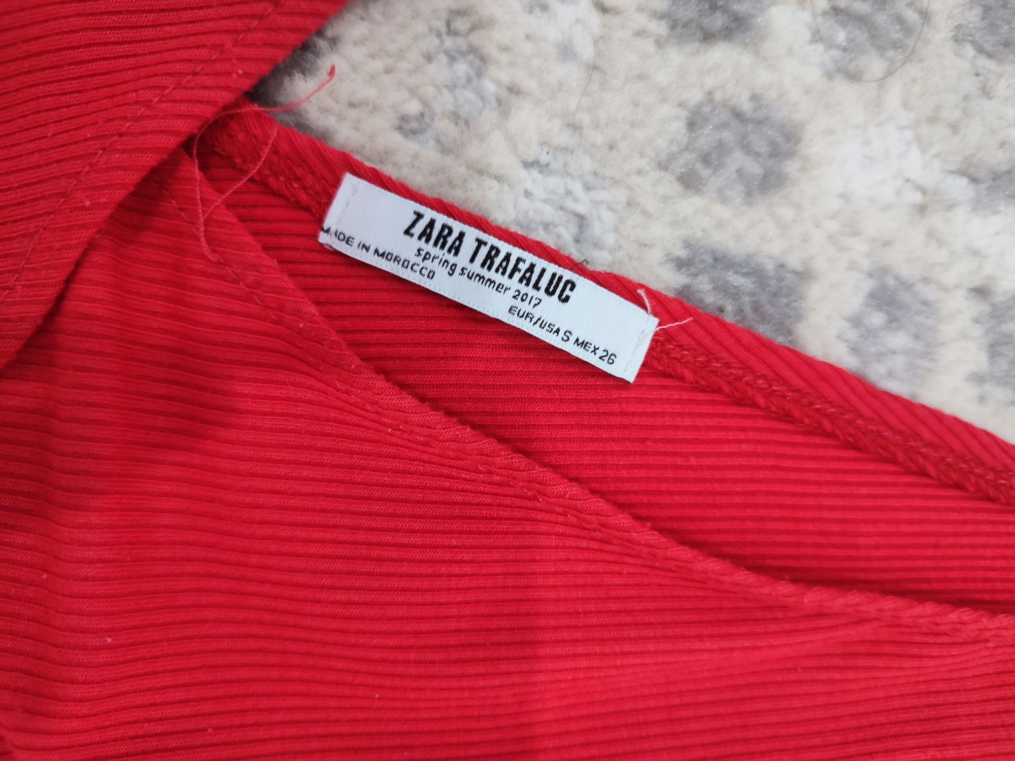Lot haine 6 bucati Xs-S Zara si Bershka, in stare foarte buna