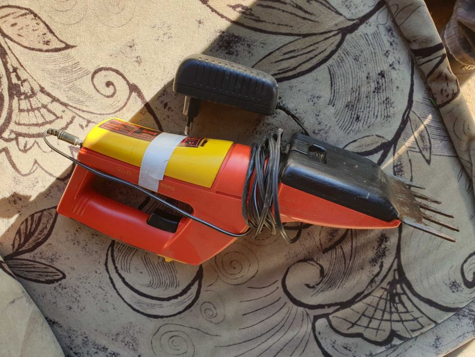 Trimer ,mașină tăiat iarba ,gard viu etc.