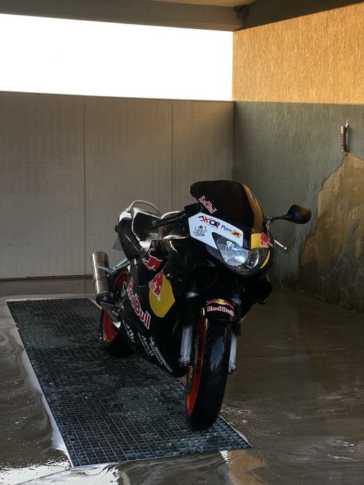 Vand sau schimb cu masina sau gip plus diferentă honda cbr600 f4 2000