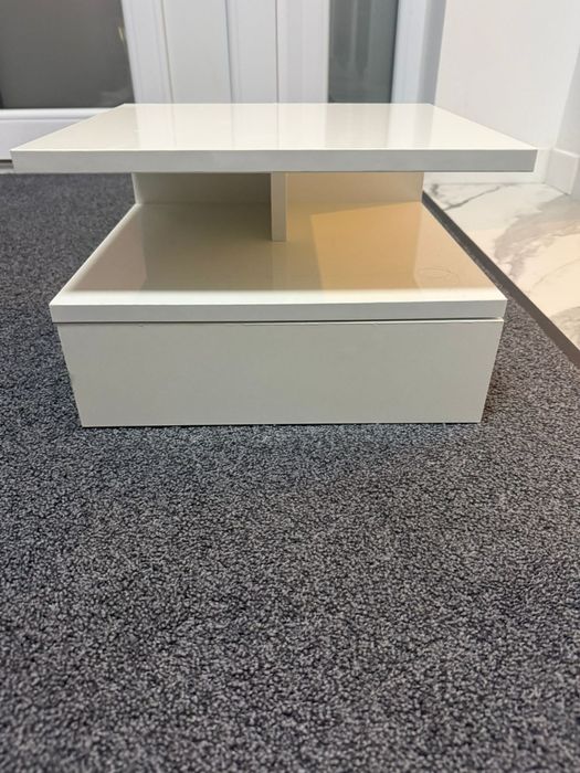 Set noptiere albe pentru dormitor