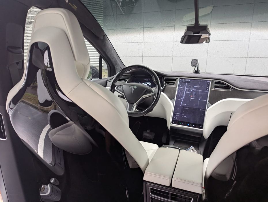 Tesla Model X 75d, încărcare gratuita,6 locuri ,suspensie aer,jante 22