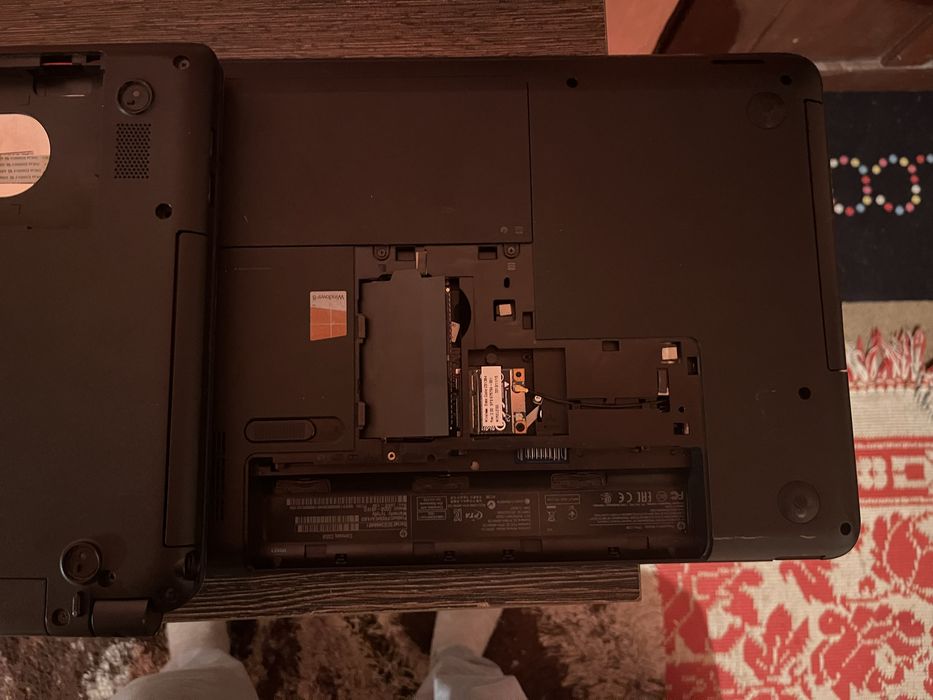 Schimb 3 leptopuri pentru piese cu unul functional.URGENT!!!