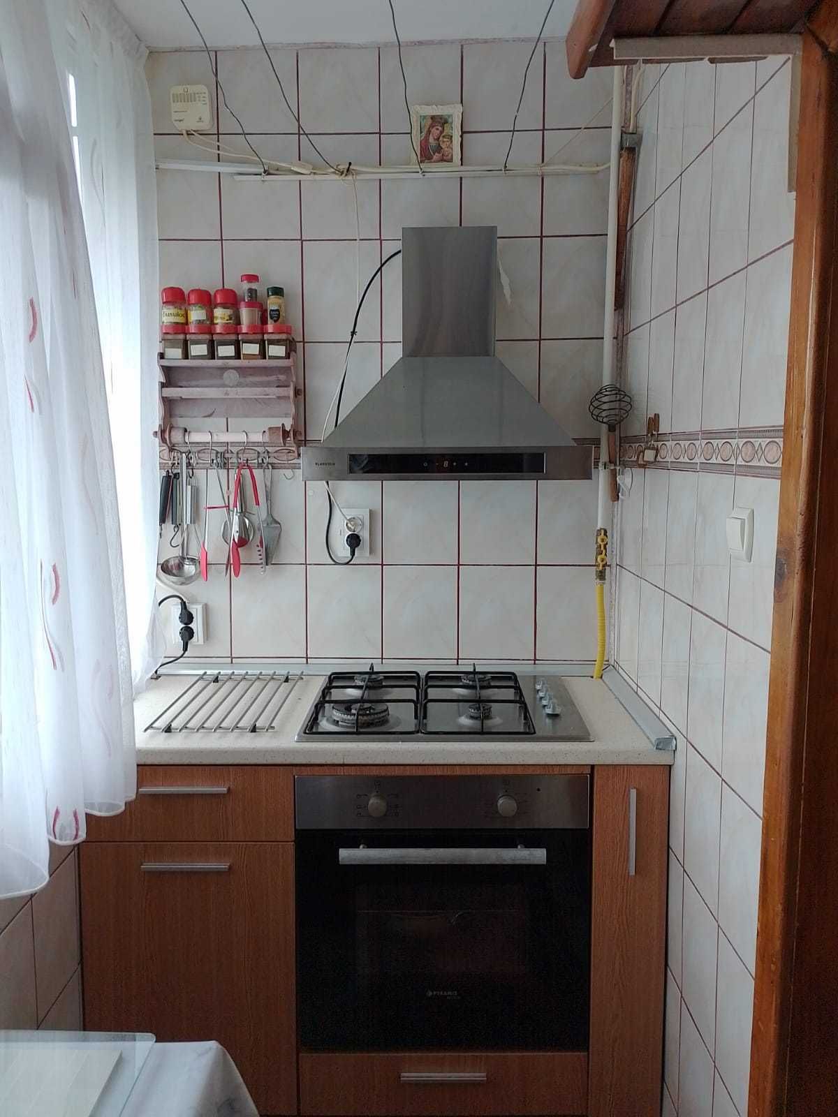 Apartament 3 camere decomandat, renovat 2021 si mobilat partial.