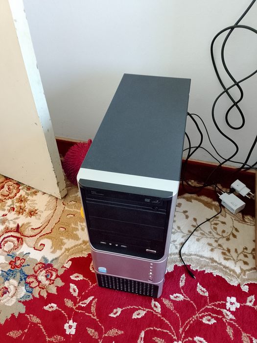 Vând leptop Pentium 3, montor centrala și o tastatura fara maus