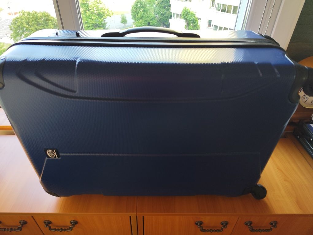 Troler plastic culoare albastru si geamantan voiaj retro - piele maron