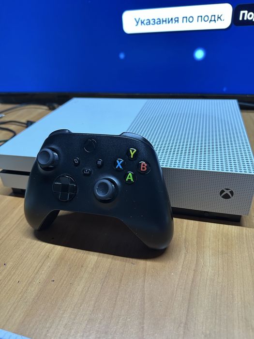 Xbox One S 500GB+6 игр GTAV. CALLOFDUTY. FC25 .