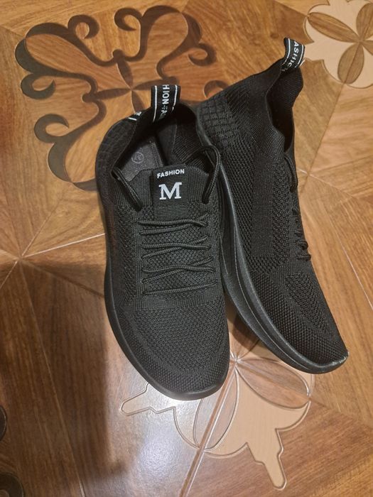 Adidasi fashion noi cu eticheta