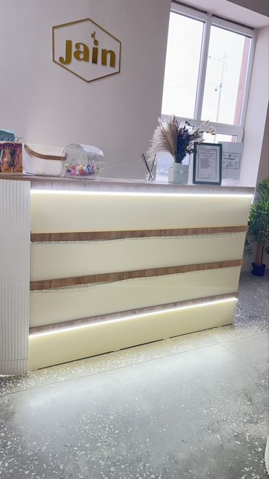 Ресепшен с сейфом