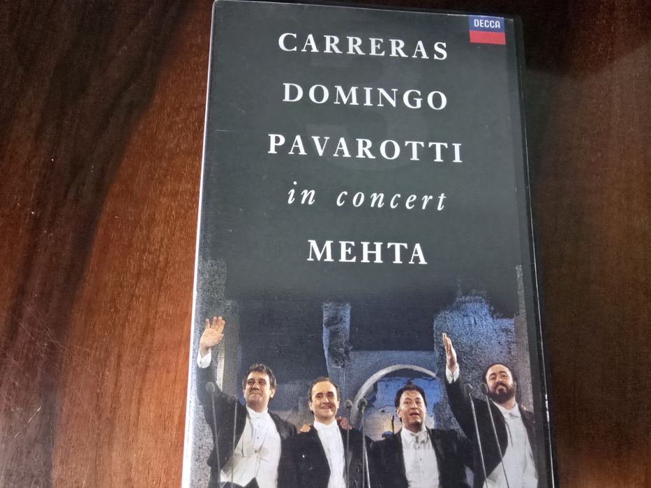 Casetă video,vhs,cu spectacolul "The three tenors" ROMA 1990, 40 lei