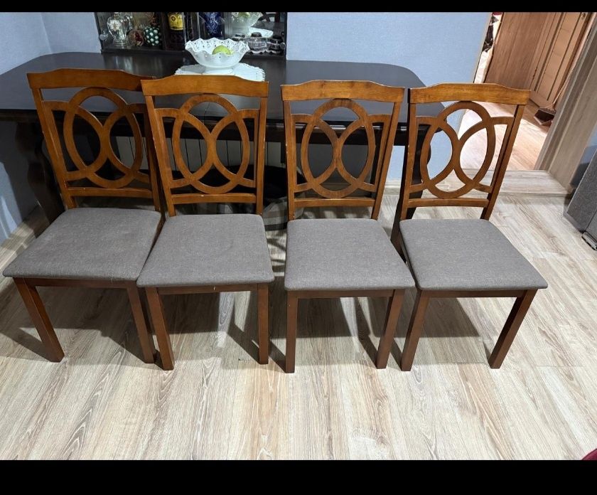 Продам стол и 6 стульев комплект