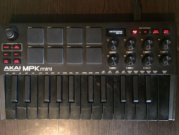 MIDI клавиатура AKAI MPK
