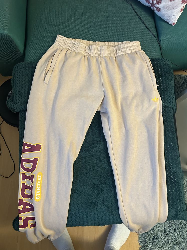 Adidas originals анцуг чисто нов