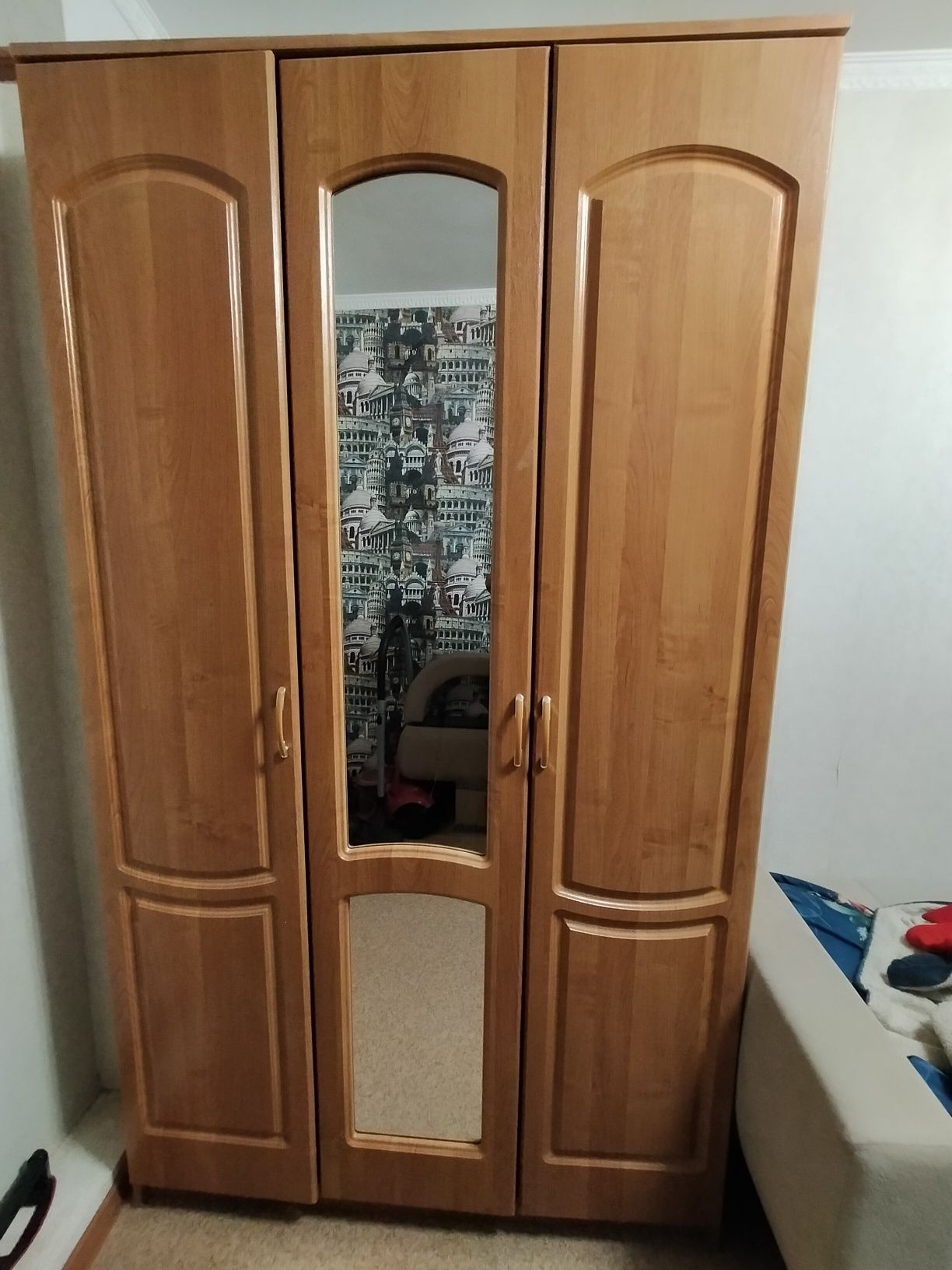Продам шкаф в хорошем состоянии
