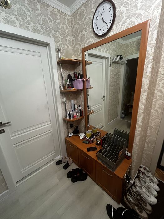 Продам мебель для прихожки за 10000, если с зеркалом 20 тыс.