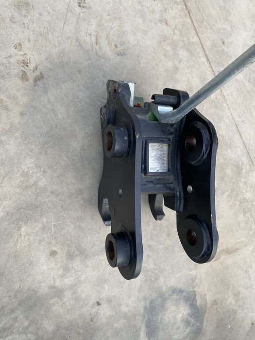 Бързосменник за мини багер нови!!