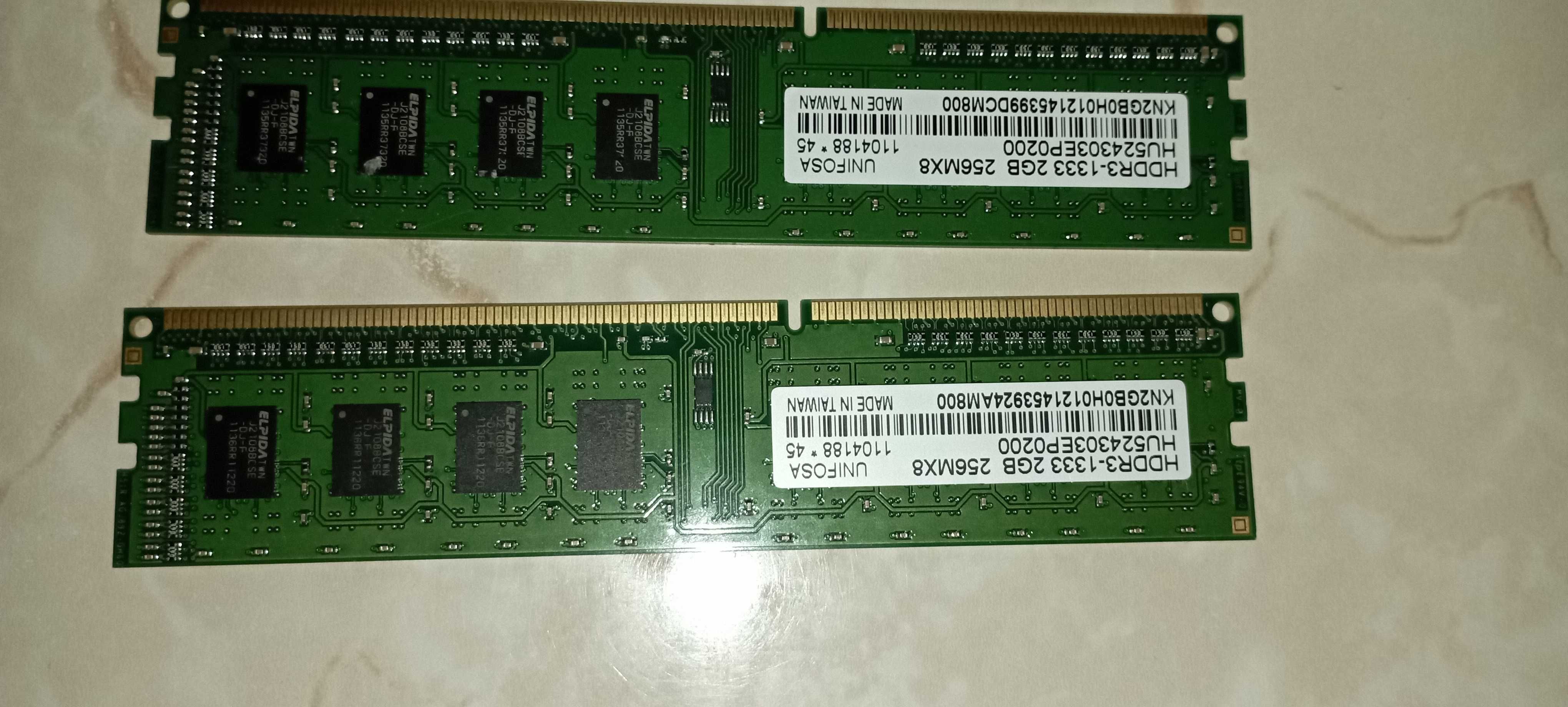 Две плашки DDR3 по 2 GB 256MX8 Unifosa