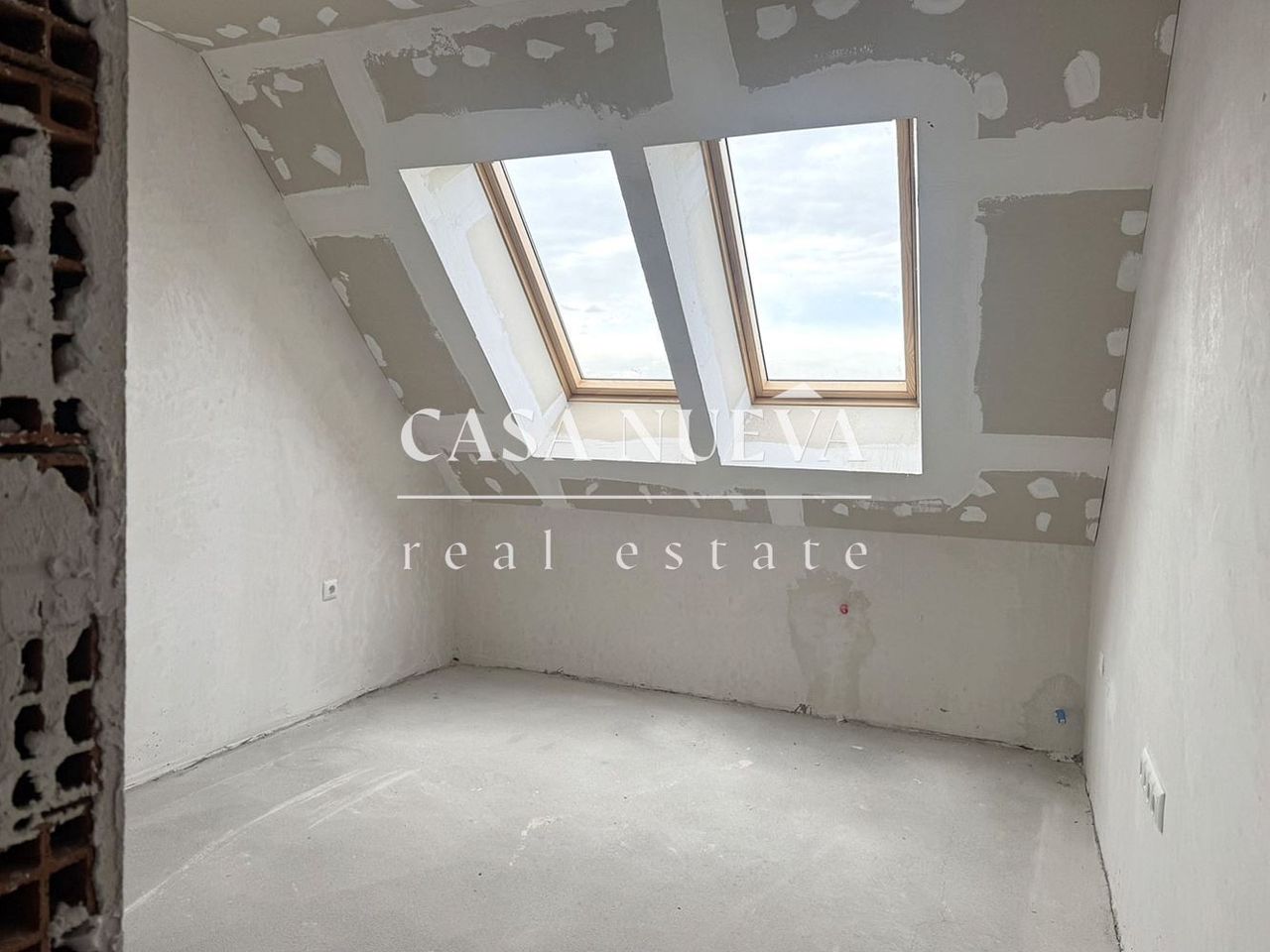 Продава се Тристаен апартамент в Перник, Ладовица - 103 кв.м за 1321 €/кв.м - Снимка #3