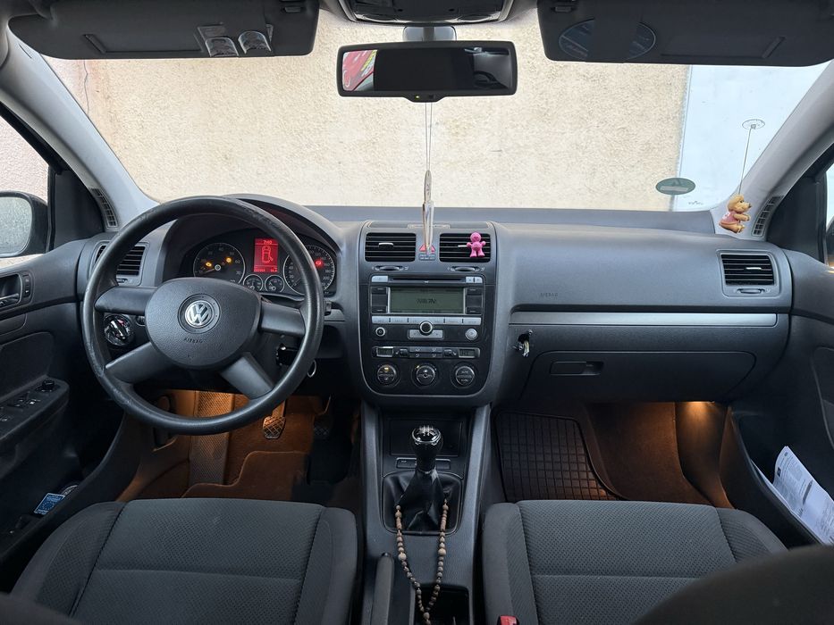 Volkswagen Golf 5 – 1.4 Benzină,