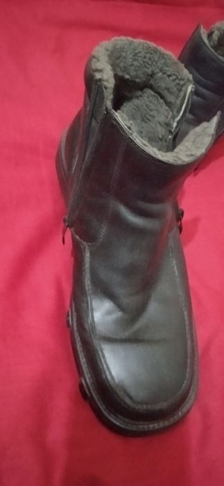 Сапожки мужские тёплые с двумя замочками по бокам 
Тарелки фарфоровы