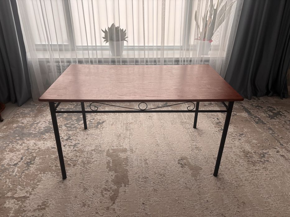 Стол в хорошем состояний