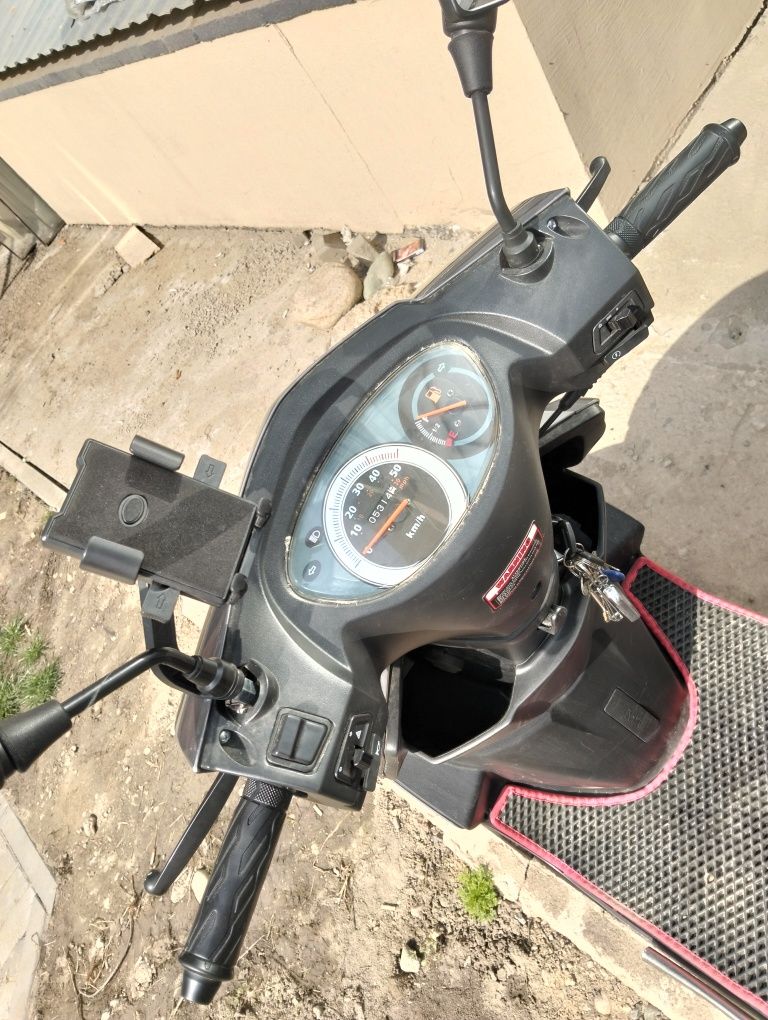 Срочно продам мопед м8 Х-7
