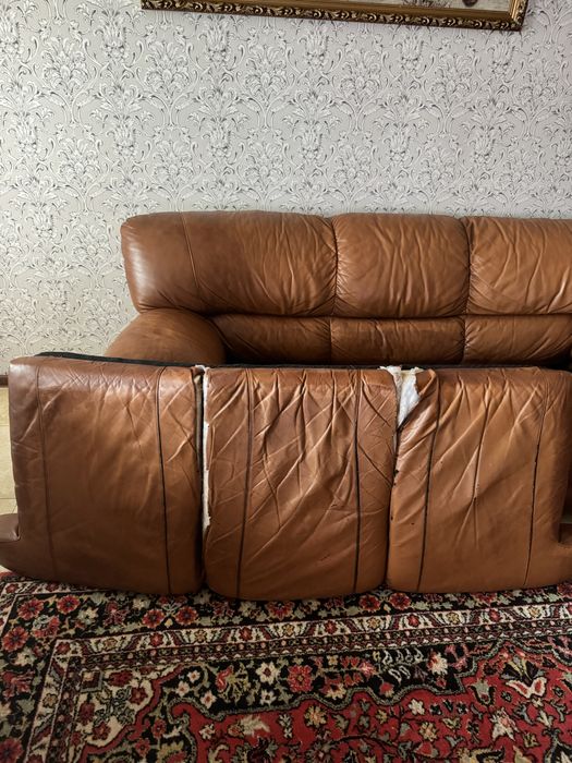 Кожанный диван и 2 кресла