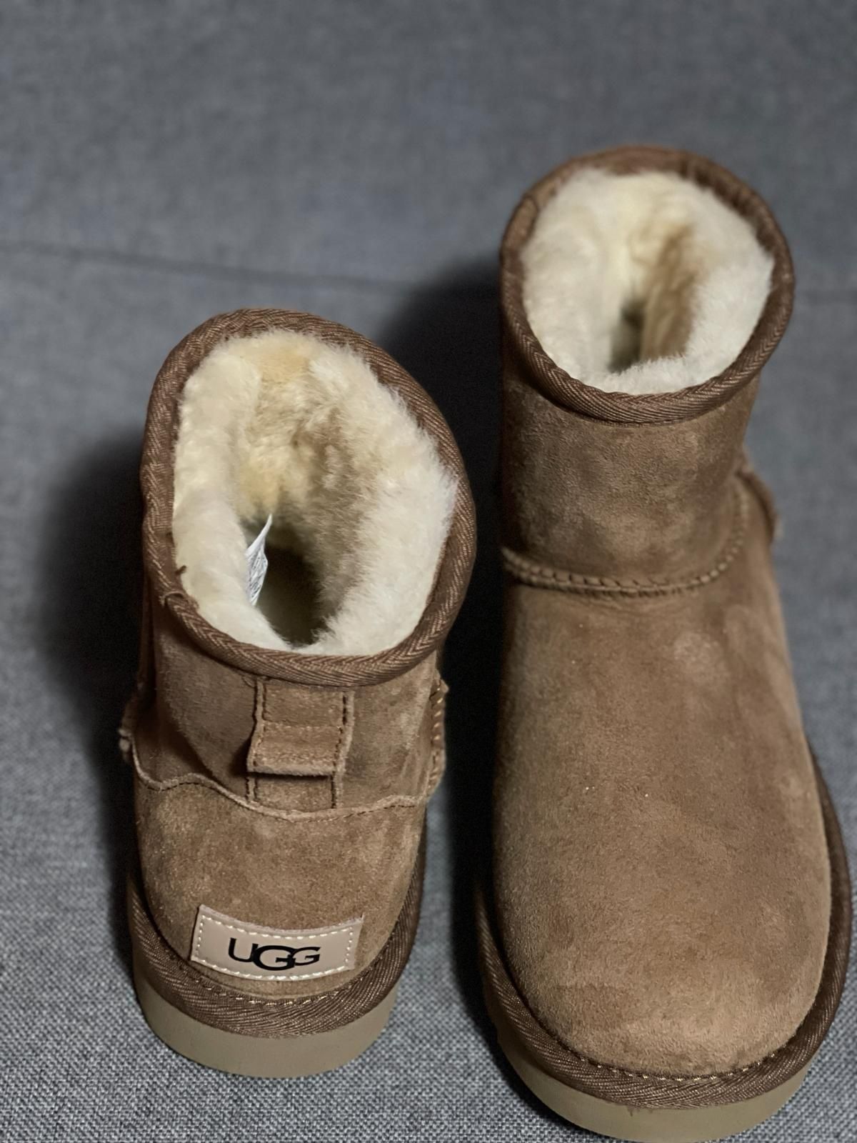 UGG marimea 37, culoare maro deschis, platforma joasa.