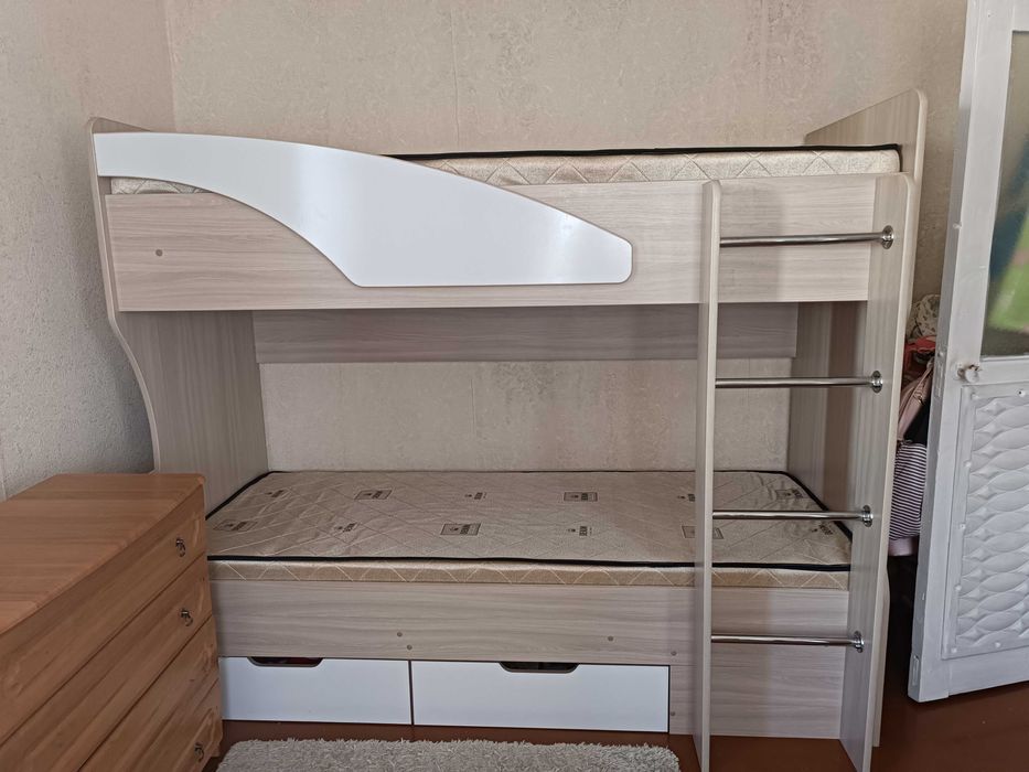 Двухъярусная кровать