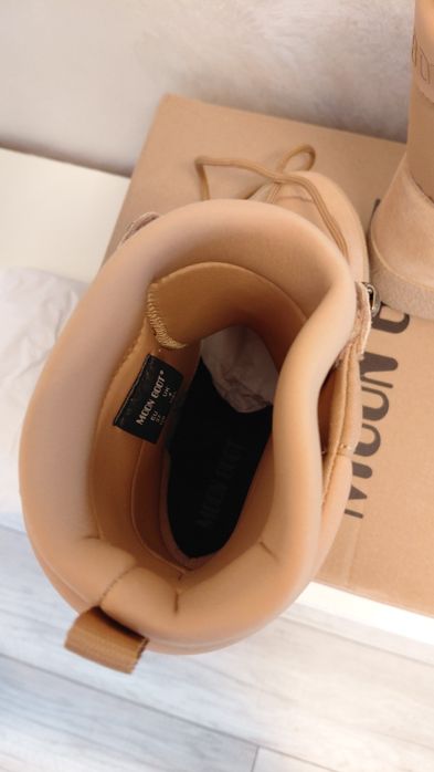 Ghete/ cizme/ bocanci noi Moon Boot Ltrack Combat marimea 37

Ghetele