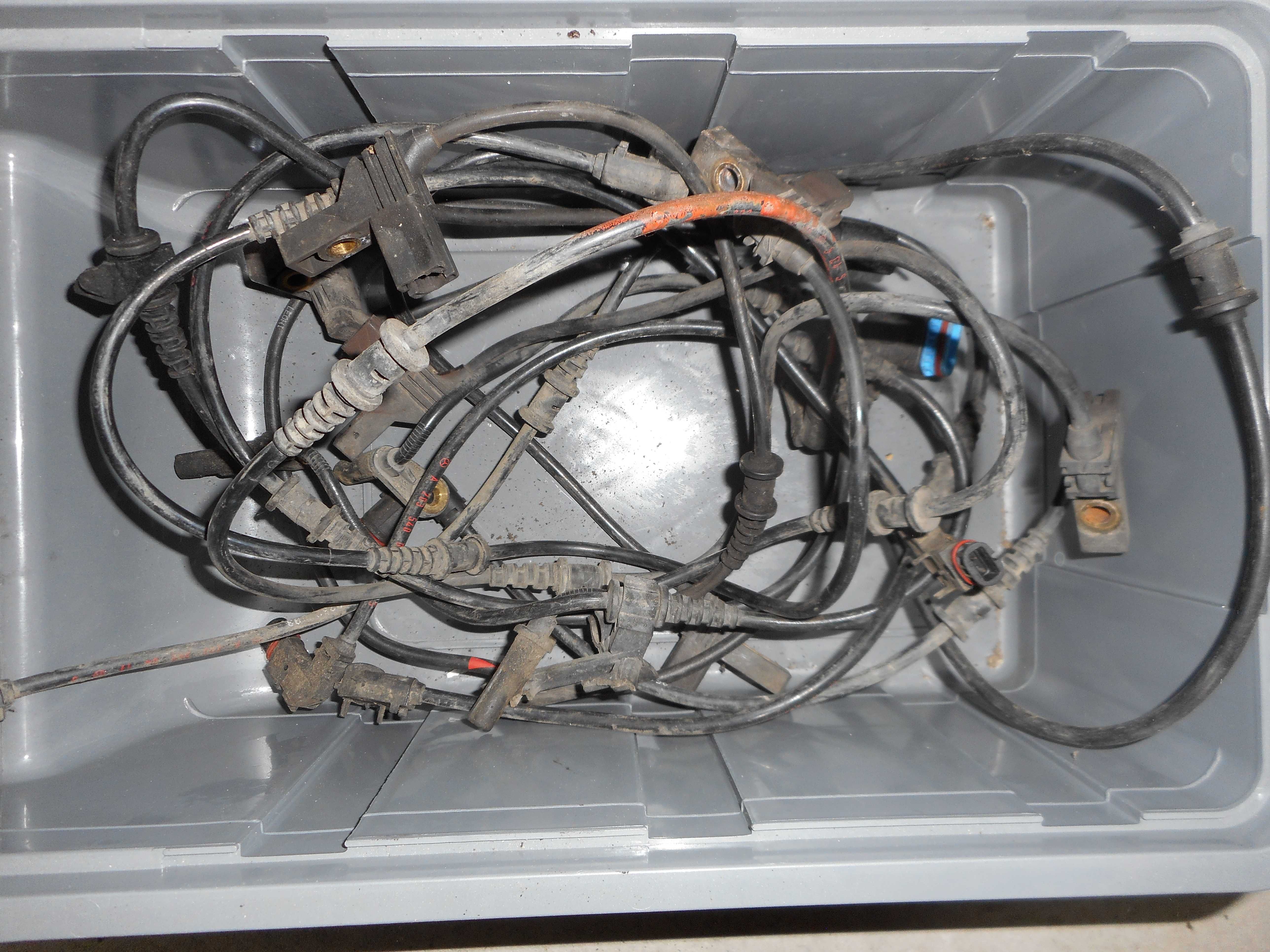 Спирачни апарати дискове накладки и АБС кабели за Мерцедес