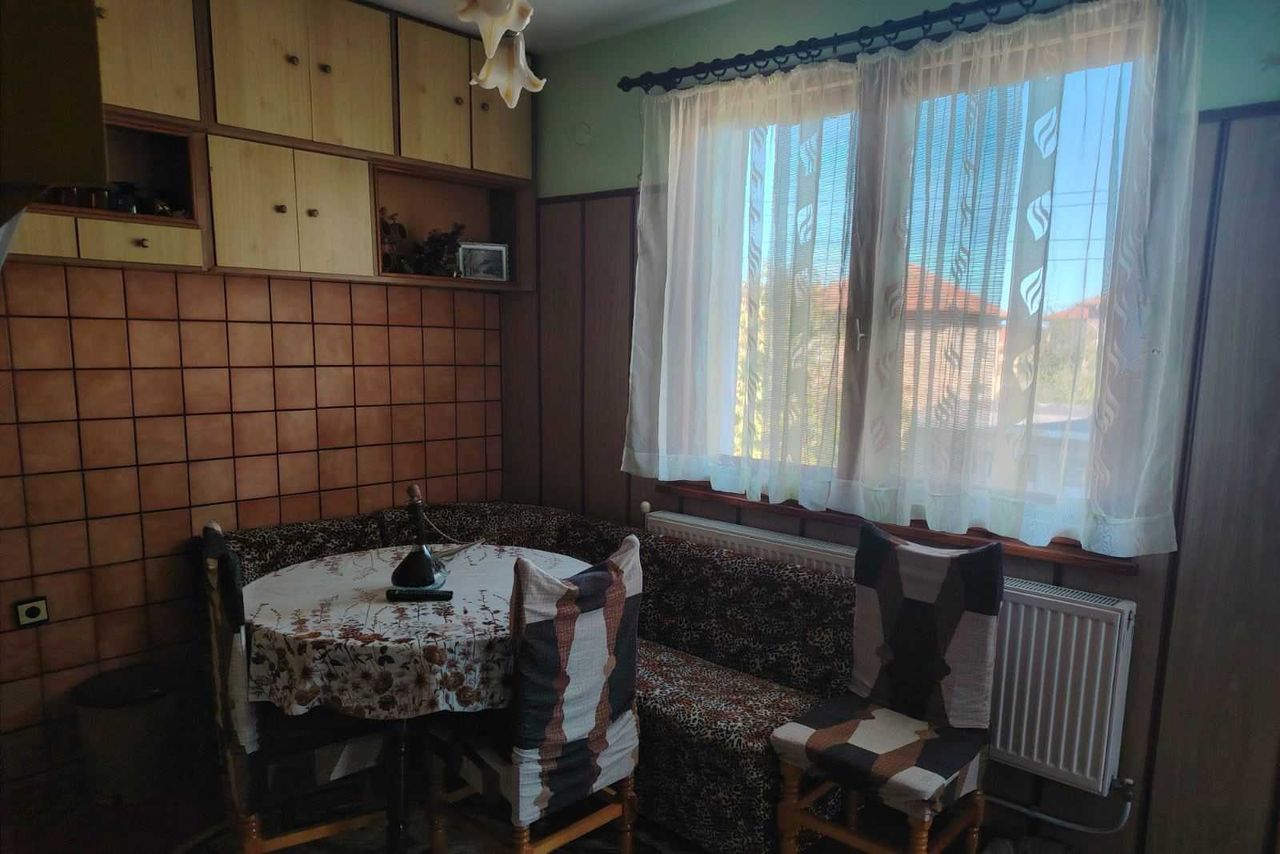 Продава се Къща в Левски - 340 кв.м за 180 €/кв.м - Снимка #12