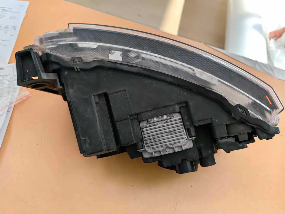 Оборудван оригинален фар за Land Rover Discover 4  Xenon