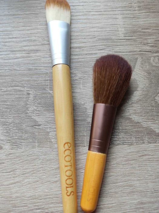 Различни четки за грим