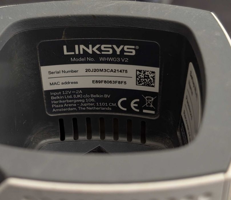 Router wireless Linksys Velop de tip Mesh si Sophos AP-55C