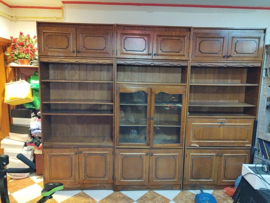 Mobilă vintage. Bibliotecă