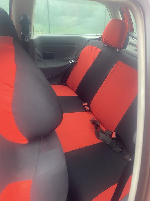 Vind Seat Ibiza din  anul 2001 in state foarte buna fara rugina
